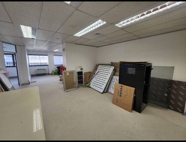 324M² OFFICE TO LET IN PINELANDS